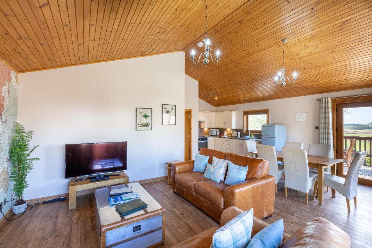 Douglas Fir Lodge With Hot Tub Cupar Buitenkant foto