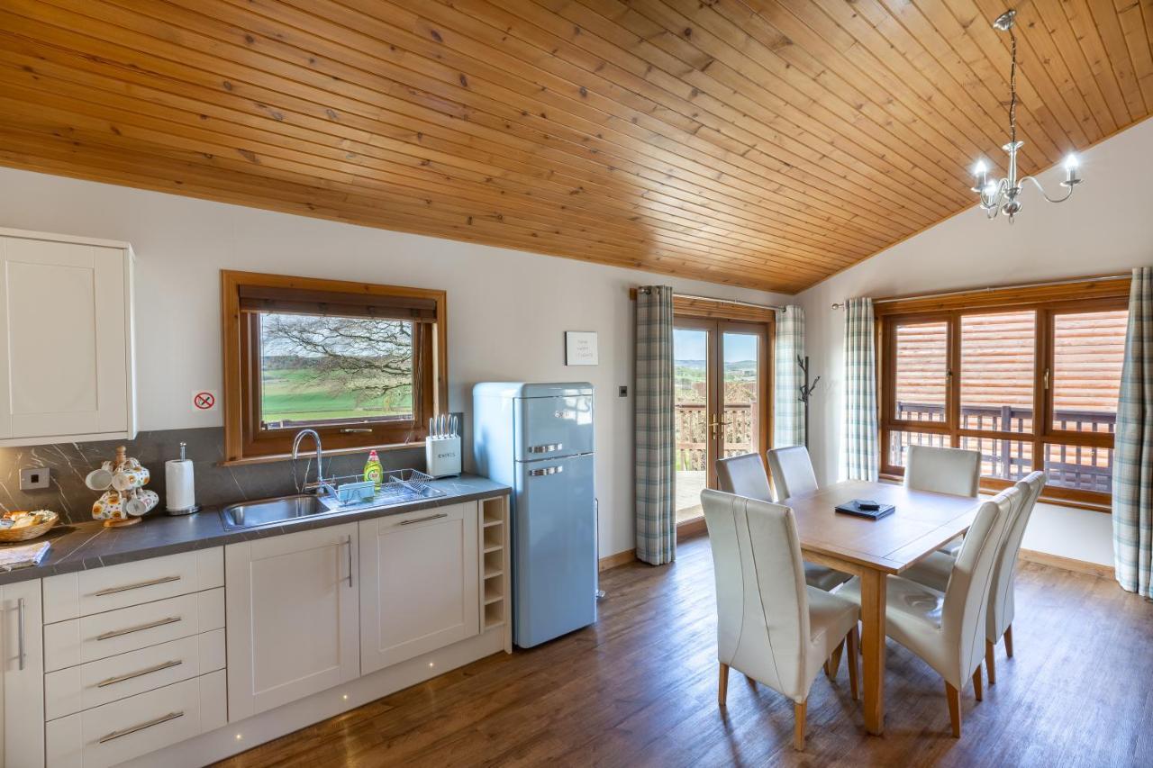 Douglas Fir Lodge With Hot Tub Cupar Buitenkant foto